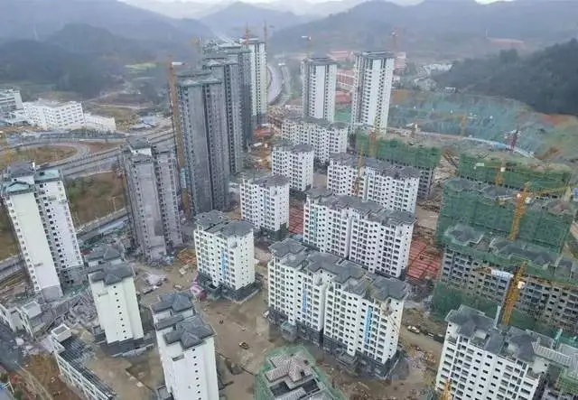 媒体:地方基建欠了六十多万亿（坑大如斯，是真顶不住了）