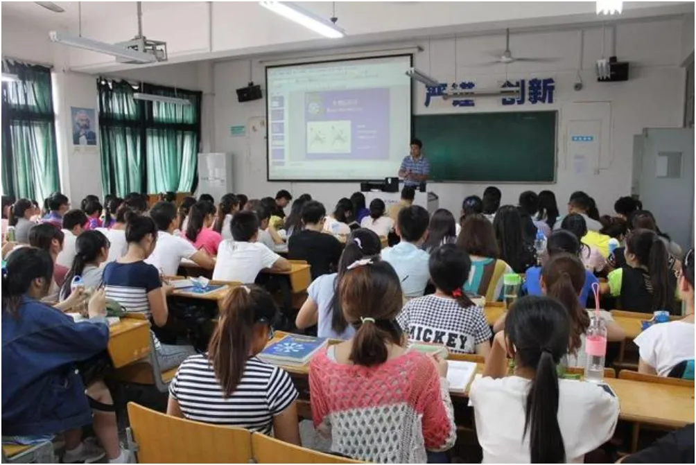 专家建议向大中专毕业生发现金补助（专科生表示这个建议好）