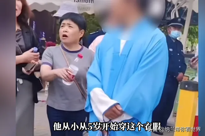 网传男子穿道士服被拦在烧烤景区外（详细内容）