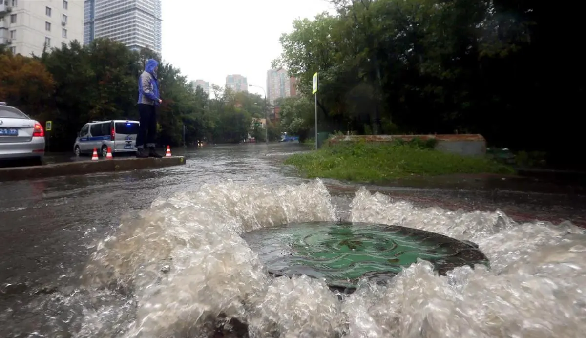 导游带7名游客非法游览莫斯科下水道，遭遇暴雨洪水8人全部遇难