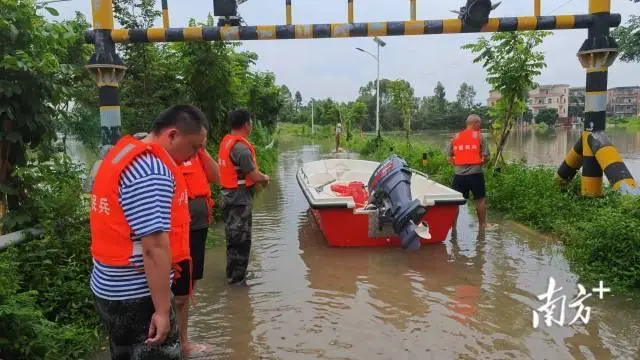 养殖场疑多条鳄鱼出逃，民兵称将击毙，当地拉起警戒线