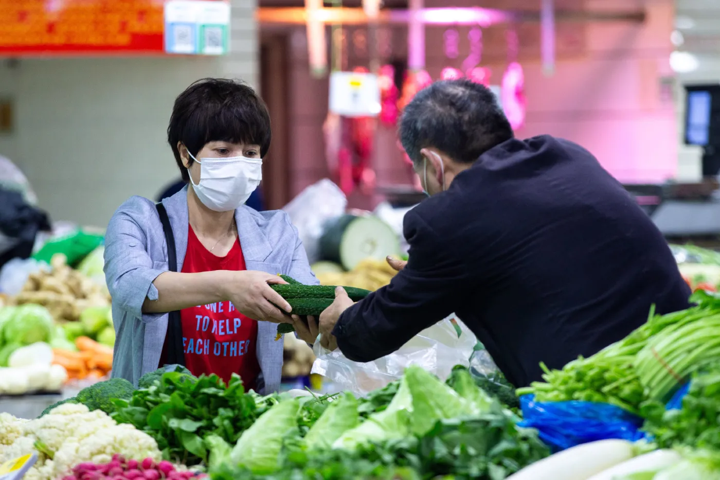 年龄越大越要吃肉？清华研究：多吃肉的老人或更长寿